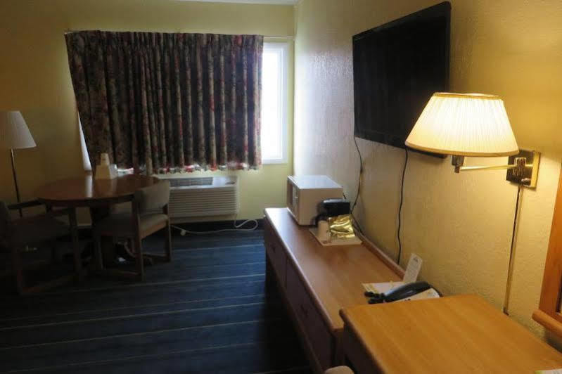 Days Inn By Wyndham Alexandria Mn מראה חיצוני תמונה